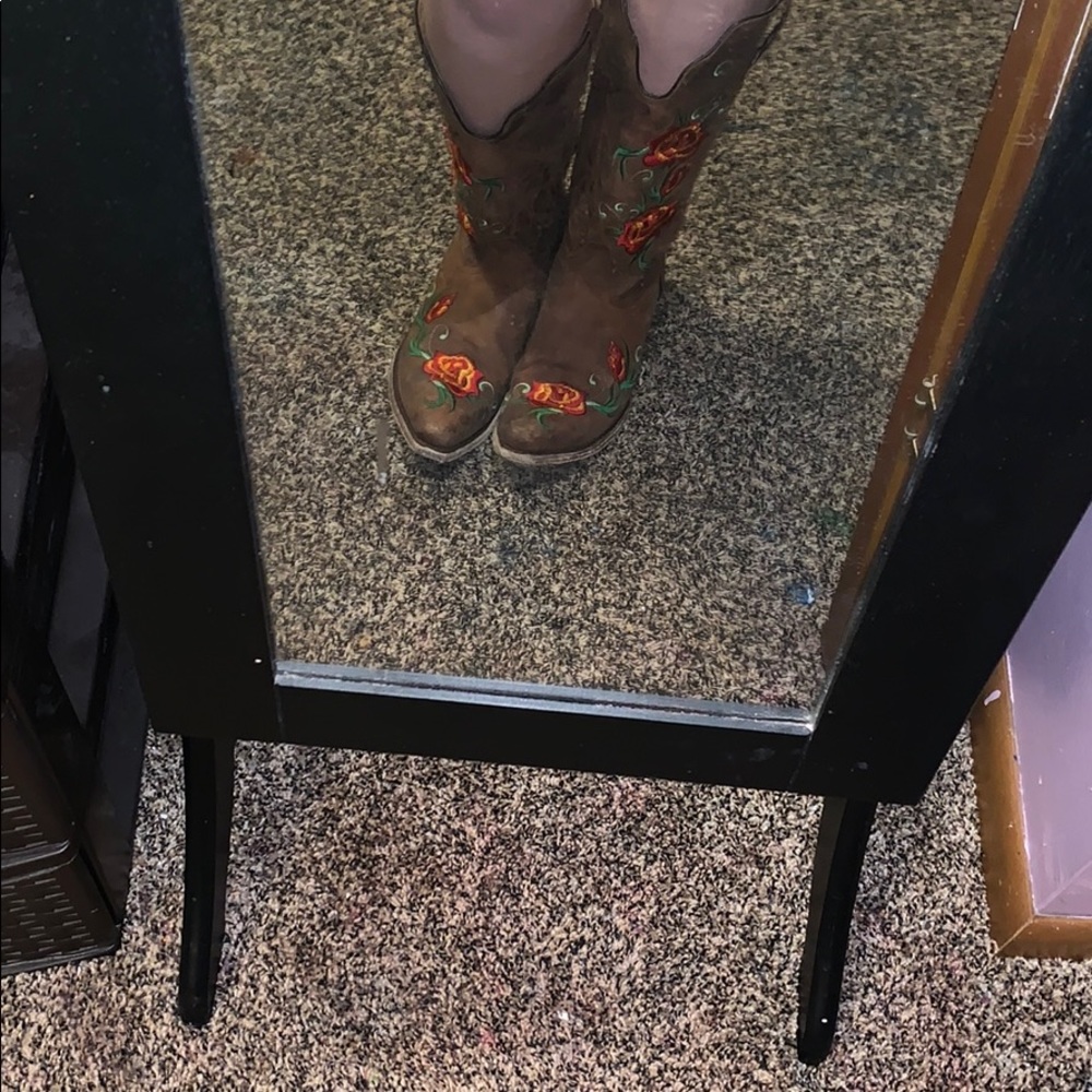 Boots - Picture 2 of 8